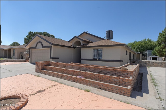 Building Photo - 129 Torrey Pines Dr