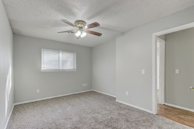Building Photo - 4 bed house in Yukon!