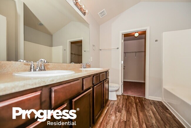 Building Photo - 151 Biscayne Terrace