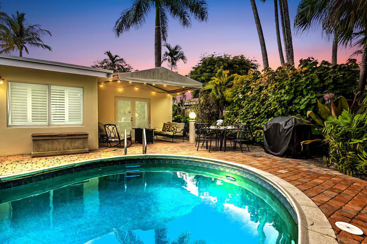 Building Photo - 2101 NE 25th St