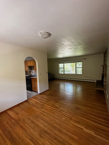 Building Photo - 2052 Apple Valley Rd