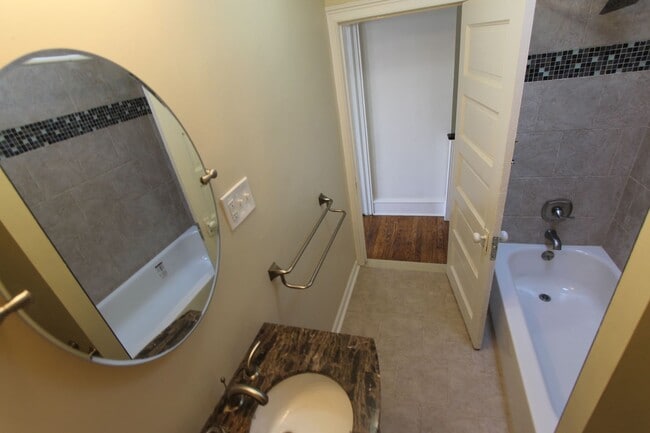 Building Photo - 124 W Pomona St