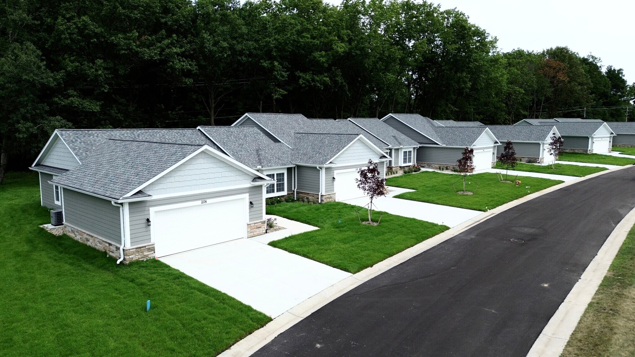 Building Photo - 2130 Carriage Hill Cir