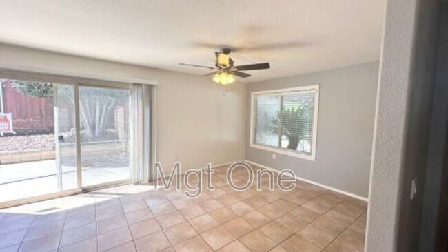 Building Photo - 851 Knollwood Dr