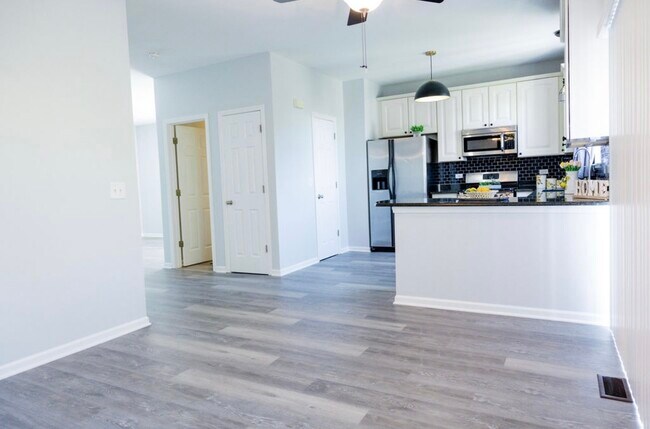 Building Photo - 2371 Lundquist Dr