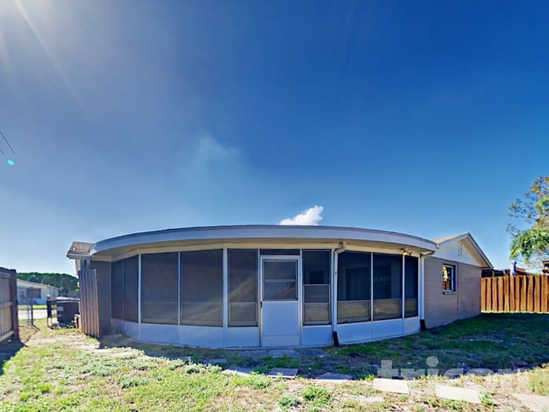 Building Photo - 3327 Seffner Dr