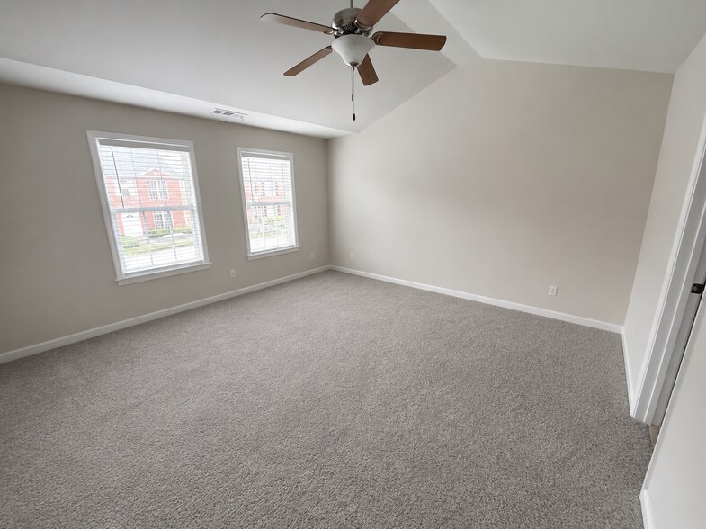 Building Photo - 2769 Valley Green Dr