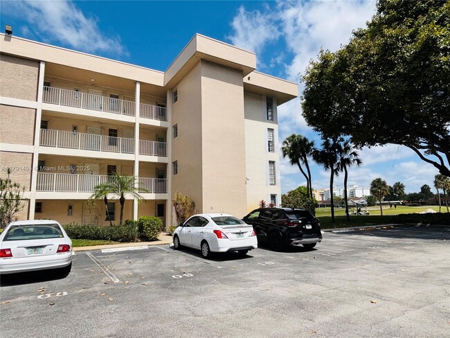 Building Photo - 2601 S Course Dr