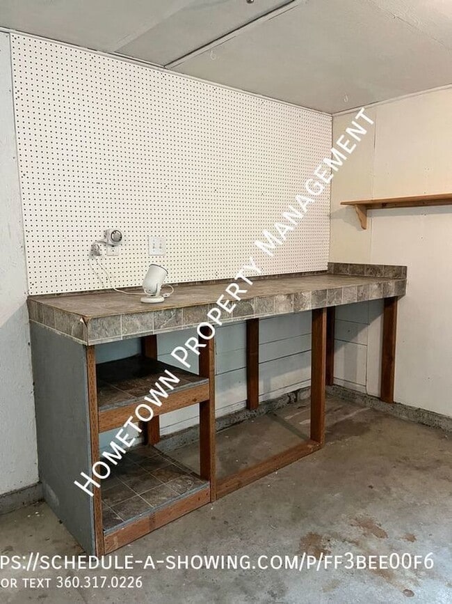 Building Photo - 3 Bedroom Rambler Available now!!