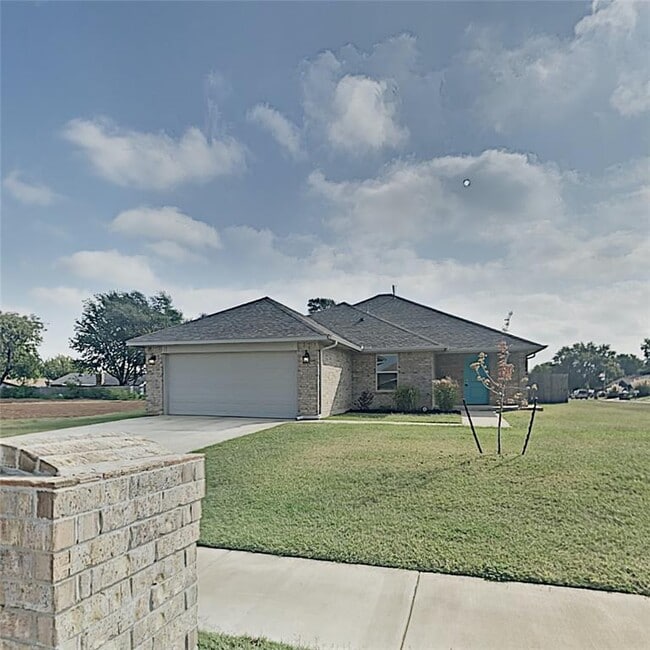 Building Photo - 4601 Oasis Ln