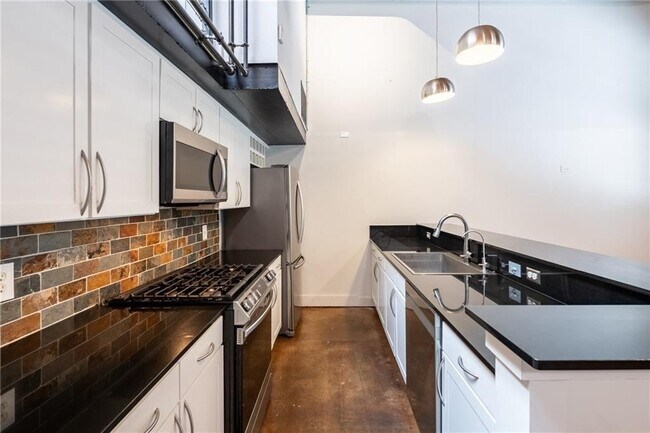 Building Photo - 644 Wells St SW