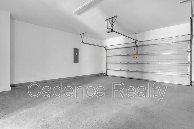 Building Photo - 1625 Grey Cliff Run