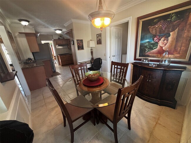 Building Photo - 11418 Chevy Chase Dr