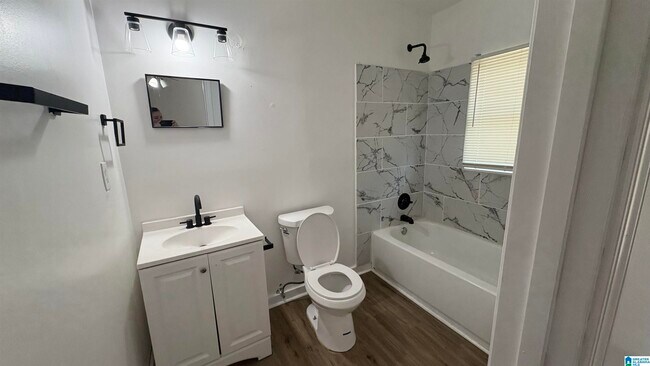 Building Photo - 1310 Steiner Ave SW