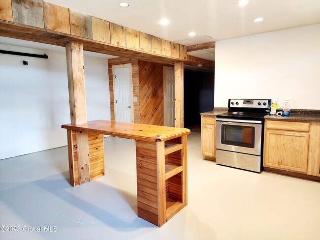 Building Photo - 285 Gridley Rd