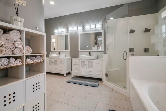 Building Photo - 13702 Sandpebble Chase