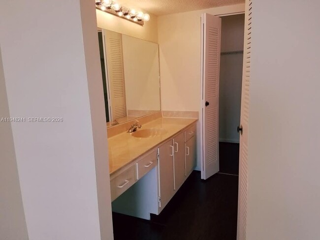 Building Photo - 9701 Westview Dr