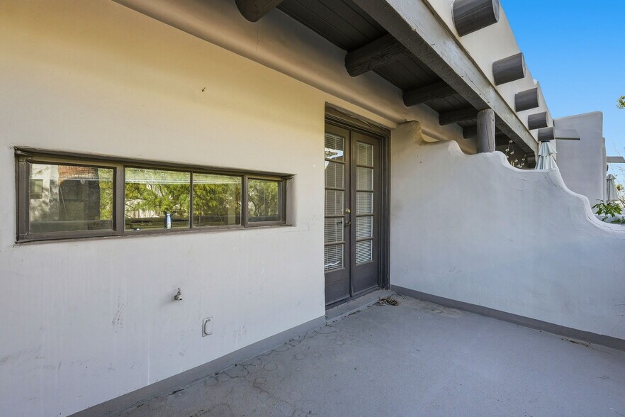 Building Photo - 1449 E Highland Ave