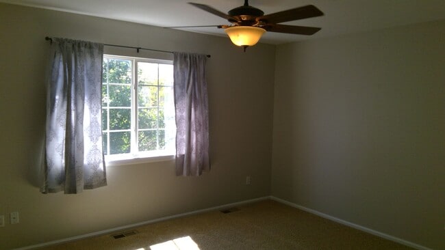 Building Photo - Single family 4 bed 3 bath for rent