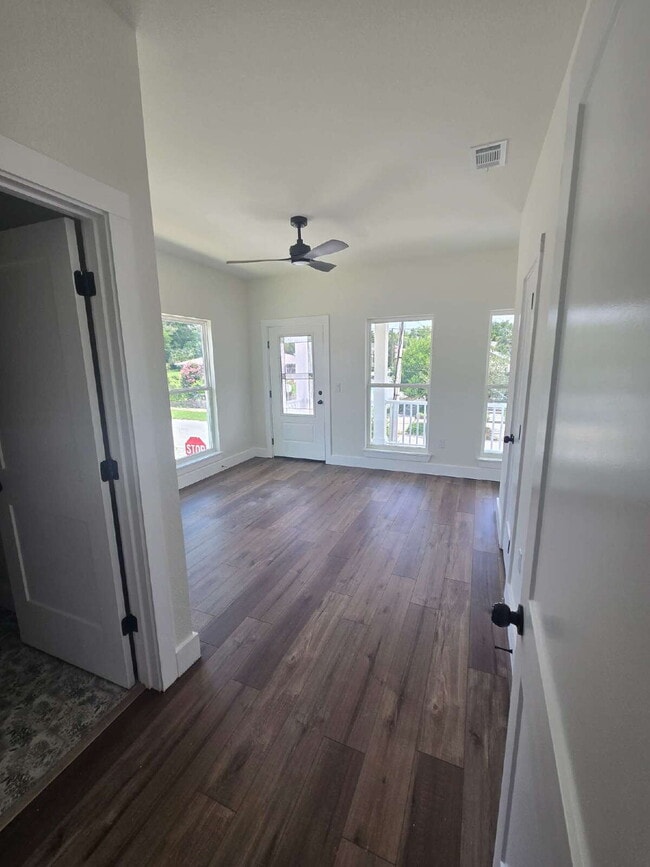 Building Photo - New Construction, 3 bed 3 bath near downtown!