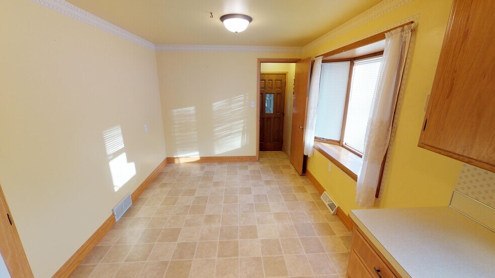 Building Photo - 907 E Harding Dr