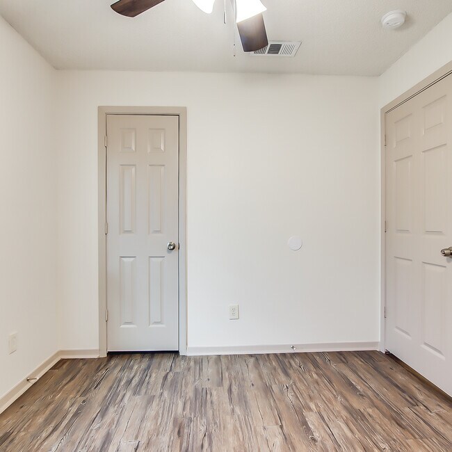 Building Photo - 3BR/1.0BA Single Family - Seagoville