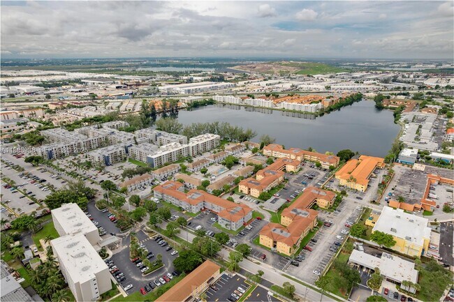 Building Photo - 120 Royal Palm Rd