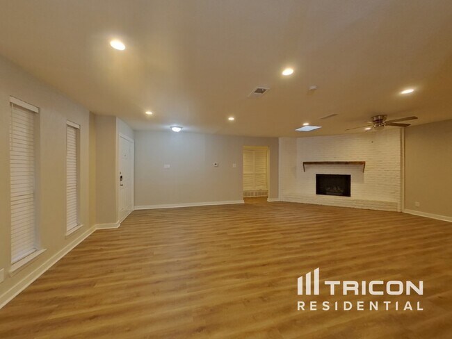 Building Photo - 506 Canyon Ridge Dr