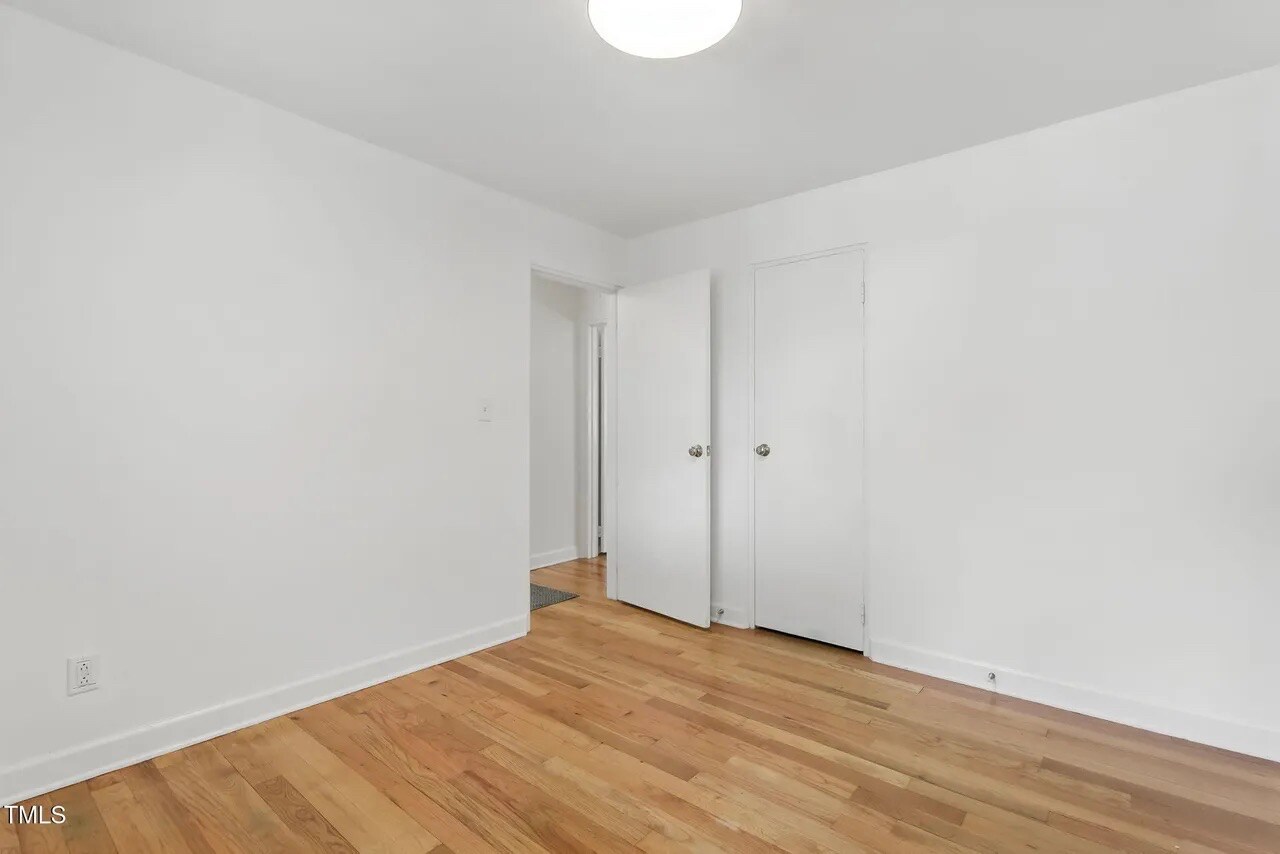 Building Photo - Room in Condo on Smallwood Dr