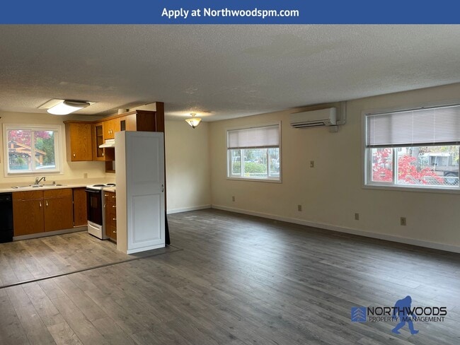 Building Photo - Very Nice 2 Bedroom 2 Bath Front duplex-All Utilities Include except Power