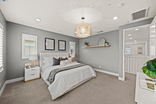 Building Photo - 318 Paradiso Ct