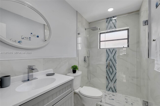 Building Photo - 895 W 39th Pl