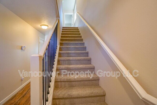 Building Photo - 6121 NE 105th Ave