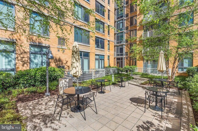 Building Photo - 440 L St NW