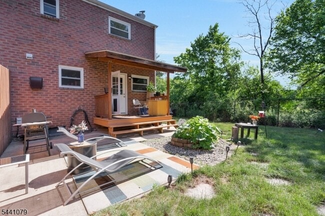 Building Photo - 640 Desota Dr