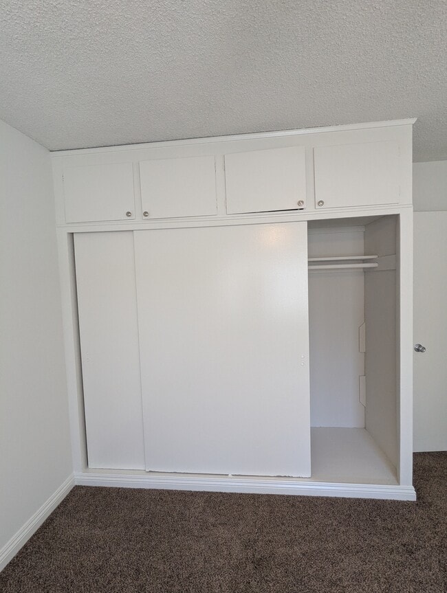 Building Photo - 1009 E Grand Ave