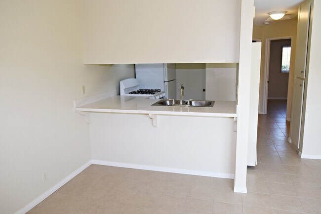Building Photo - Upstairs 2BR/1BA North Park Apt with Assigned Parking and Laundry On-Site!