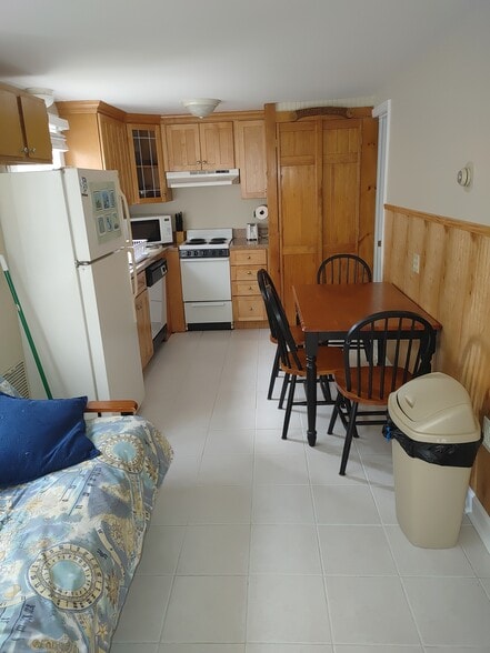 Kitchenette - 8 Highland Ave