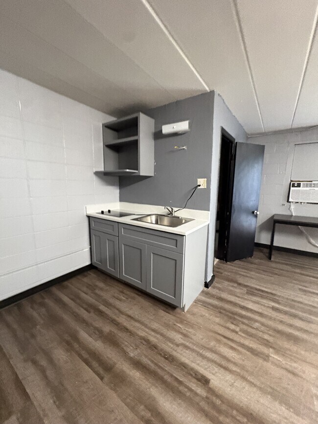 Building Photo - 711 Pasadena Fwy