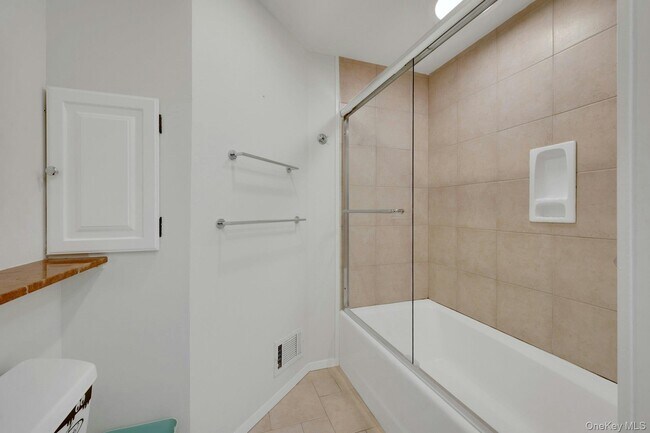 Building Photo - 107 Holly Pl