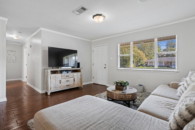 Building Photo - 114 Lassere Cir