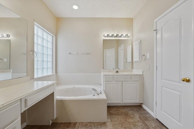 Building Photo - 4426 Park Bend Dr
