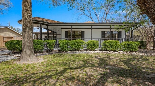 Building Photo - 5502 Hewitt Dr