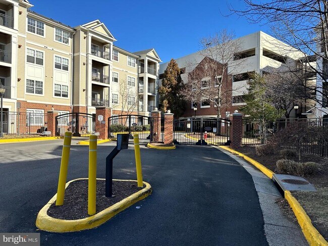 Building Photo - 12901 Centre Park Cir