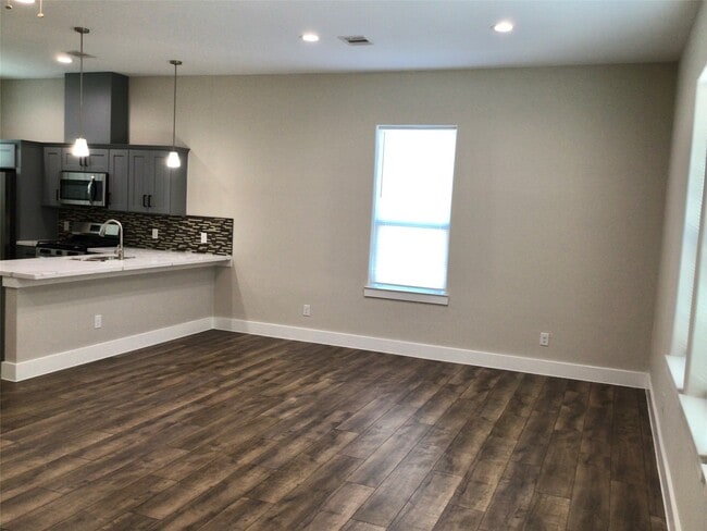 Building Photo - 2109 Marnel Rd