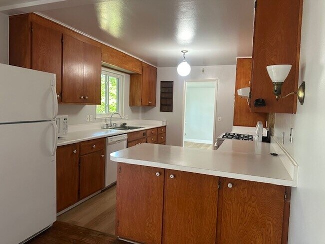 Building Photo - Nice 2-Story Single Family Home With Offic...