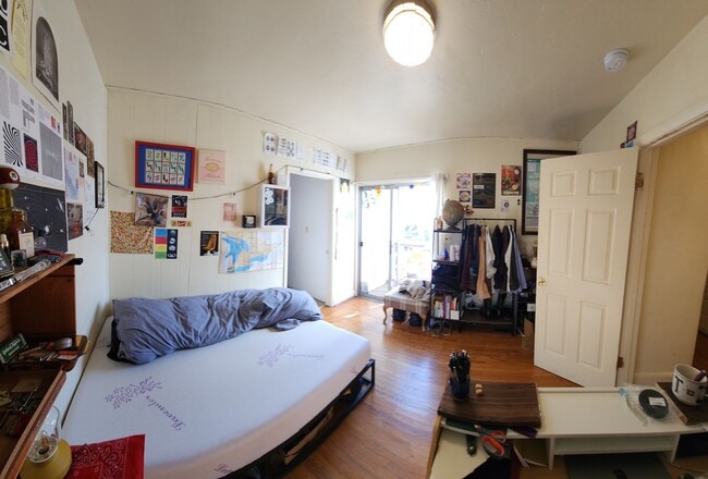 Building Photo - 7 Bedroom 3 bath home close to POLY!!!!