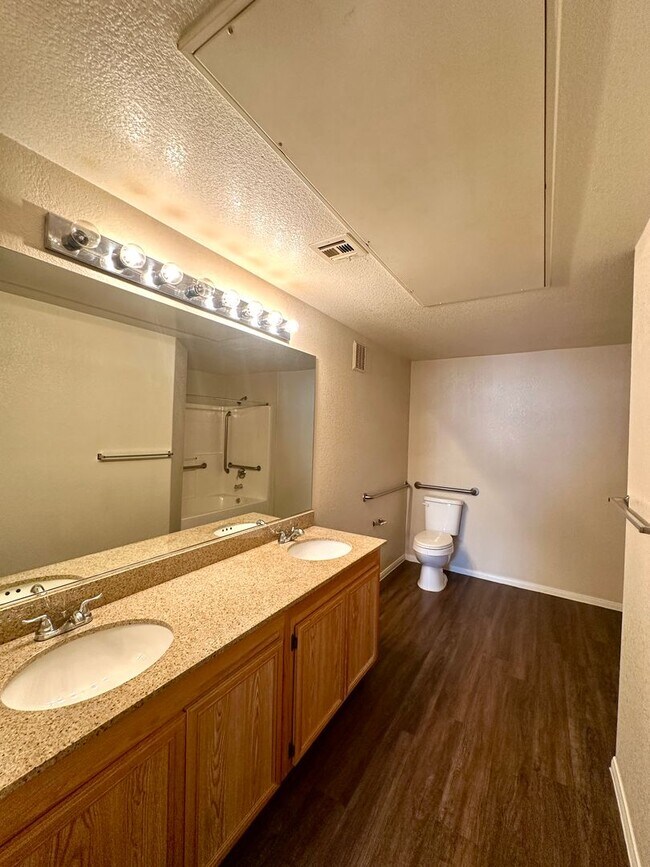 Building Photo - 9975 Peace Way