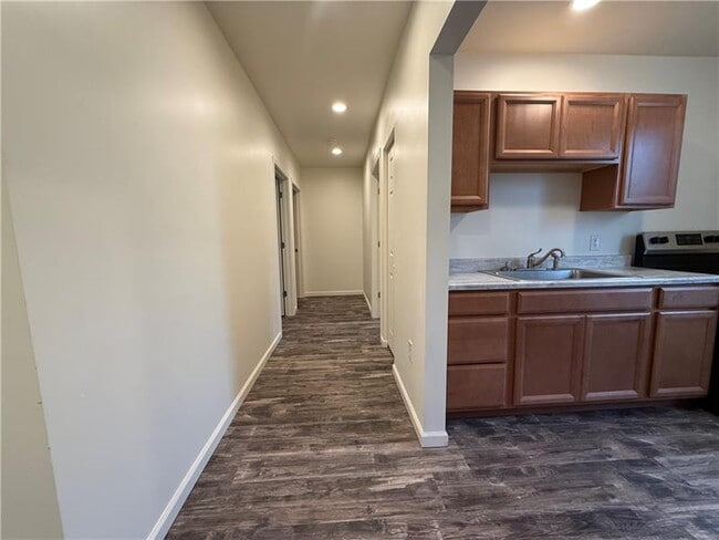 Building Photo - 570 Kendall Ave