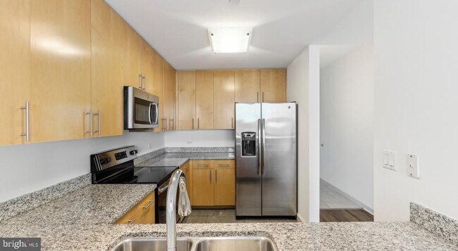 Building Photo - 207 W Washington Square